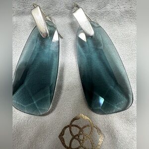 Kendra Scott 
Maize drop earrings in dark teal